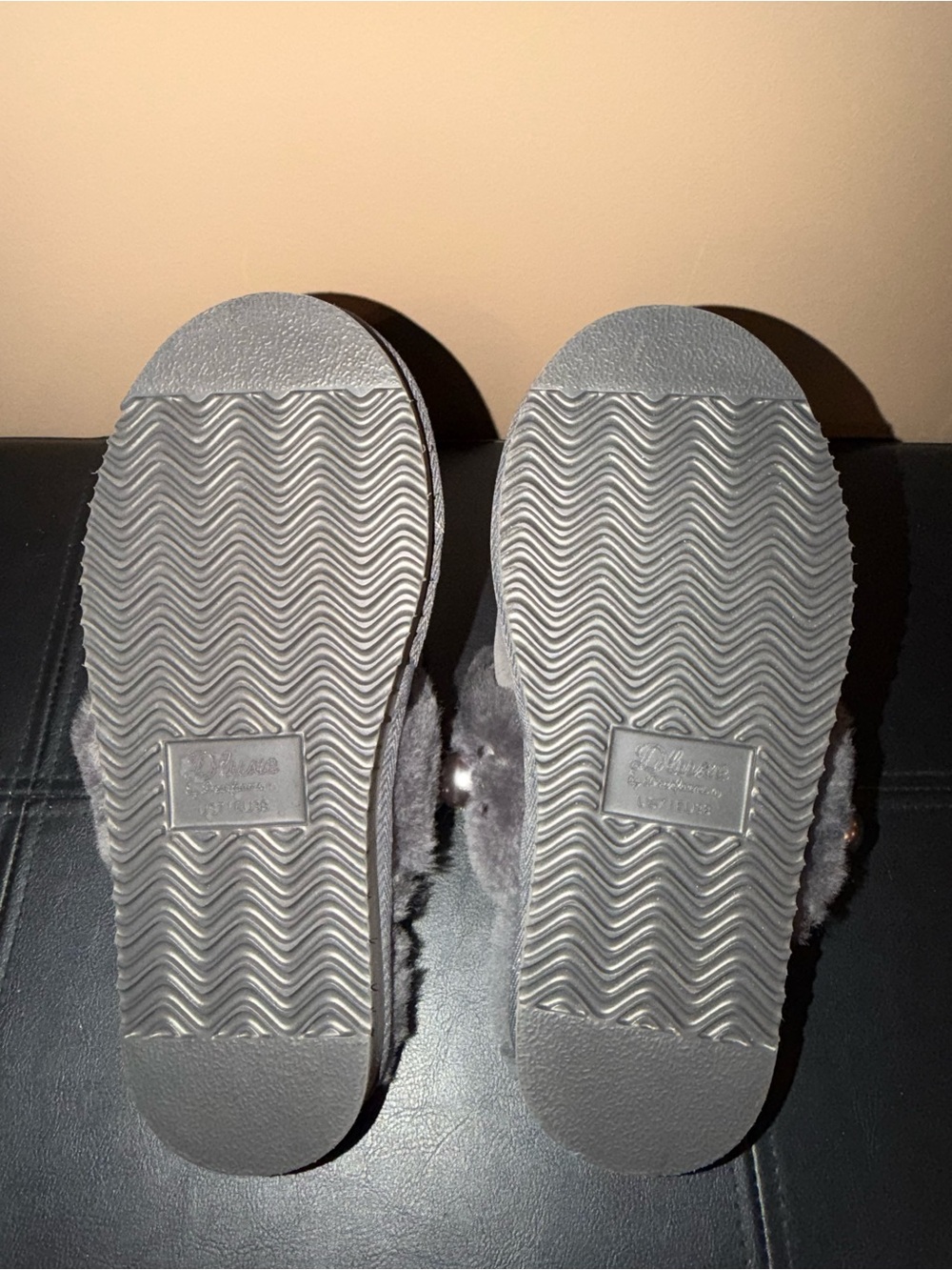 Plush Grey Faux-Fur Beaded Slip-On Slippers for Women - Picture 4 of 5